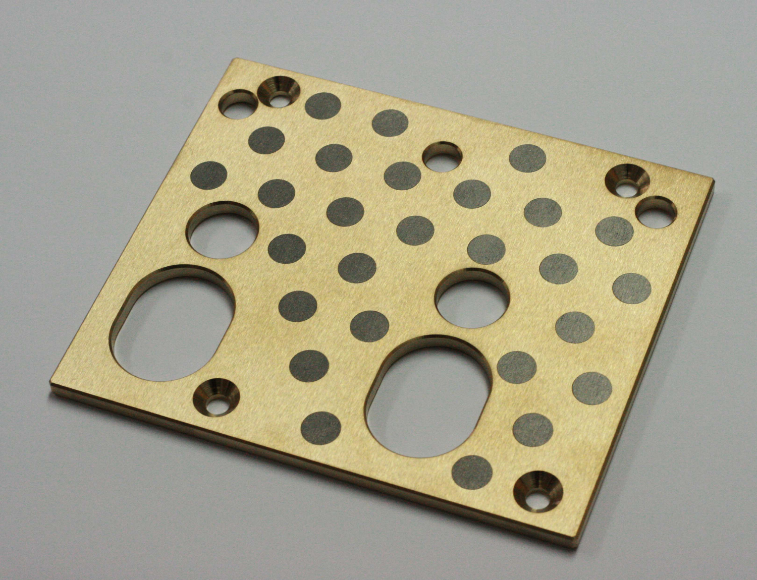 Self lubricated slide plate